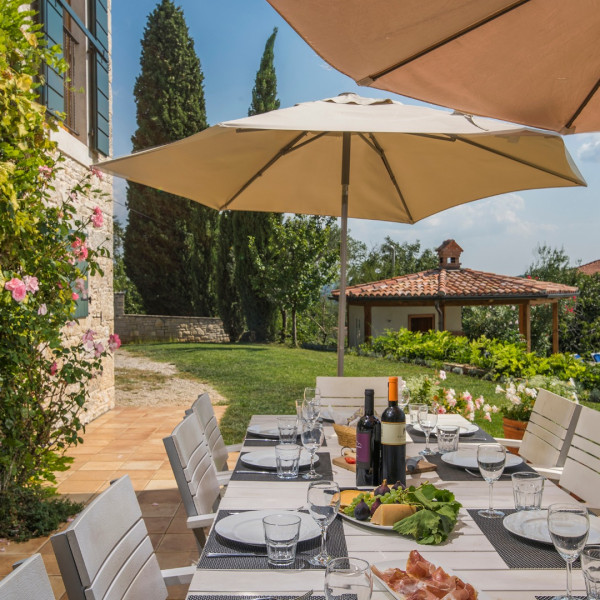 Villa Moncitta, Villa Moncitta Luxury stone villa with large garden, private pool and panoramic views  Karojba