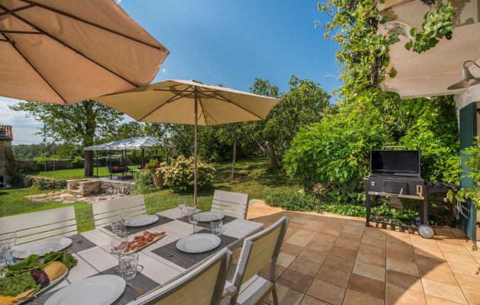Villa Moncitta Luxury stone villa with large garden, private pool and panoramic views  Karojba