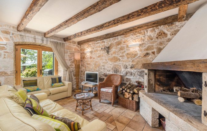 Villa Moncitta Luxury stone villa with large garden, private pool and panoramic views  Karojba