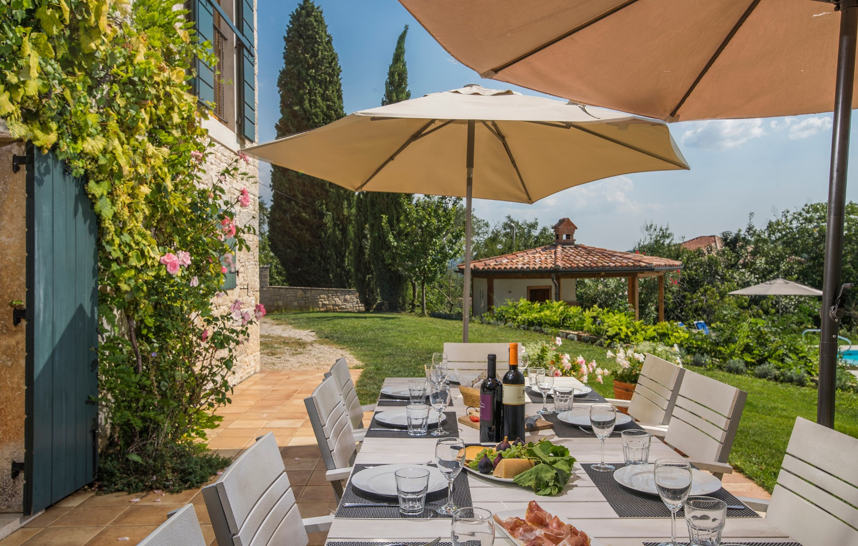Luxus Villa aus Stein - mit großen Grundstück, privatem Pool und Panoramablick., Villa Moncitta - Luxusvilla aus Stein auf einem großen Grundstück mit privatem Pool Karojba