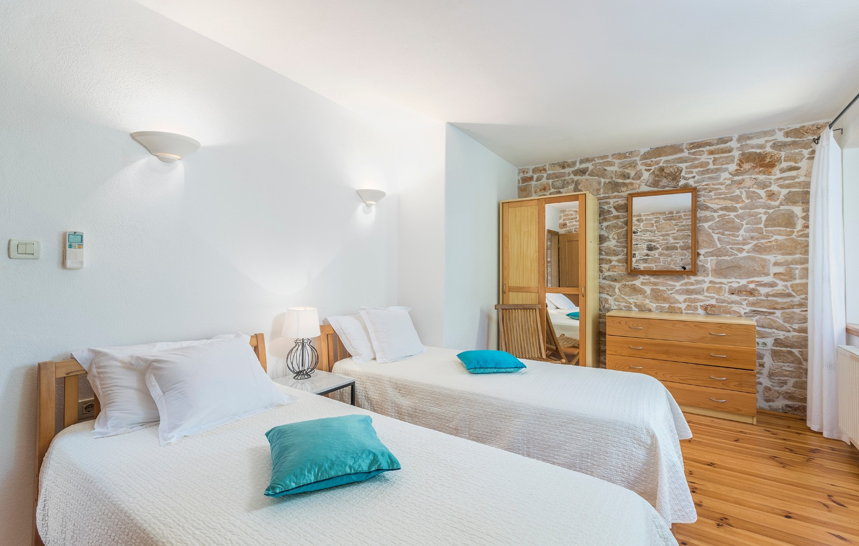 Luxus Villa aus Stein - mit großen Grundstück, privatem Pool und Panoramablick., Villa Moncitta - Luxusvilla aus Stein auf einem großen Grundstück mit privatem Pool Karojba