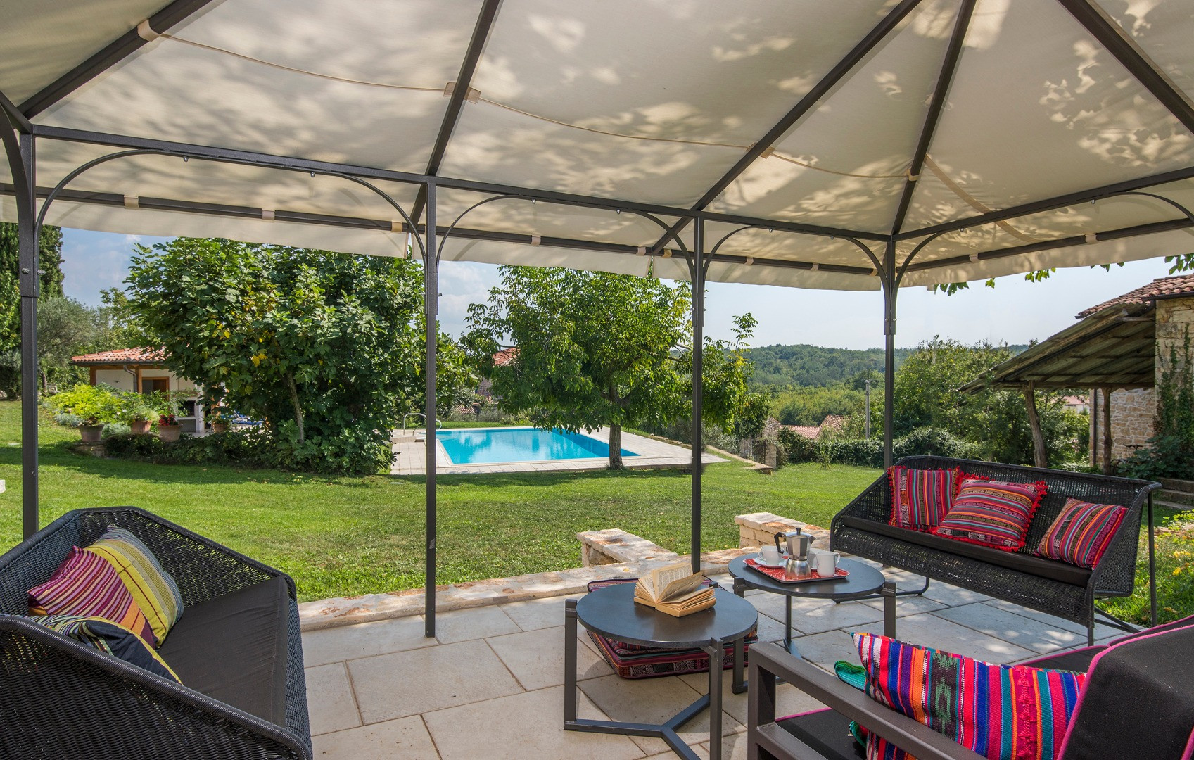 Luxus Villa aus Stein - mit großen Grundstück, privatem Pool und Panoramablick., Villa Moncitta - Luxusvilla aus Stein auf einem großen Grundstück mit privatem Pool Karojba
