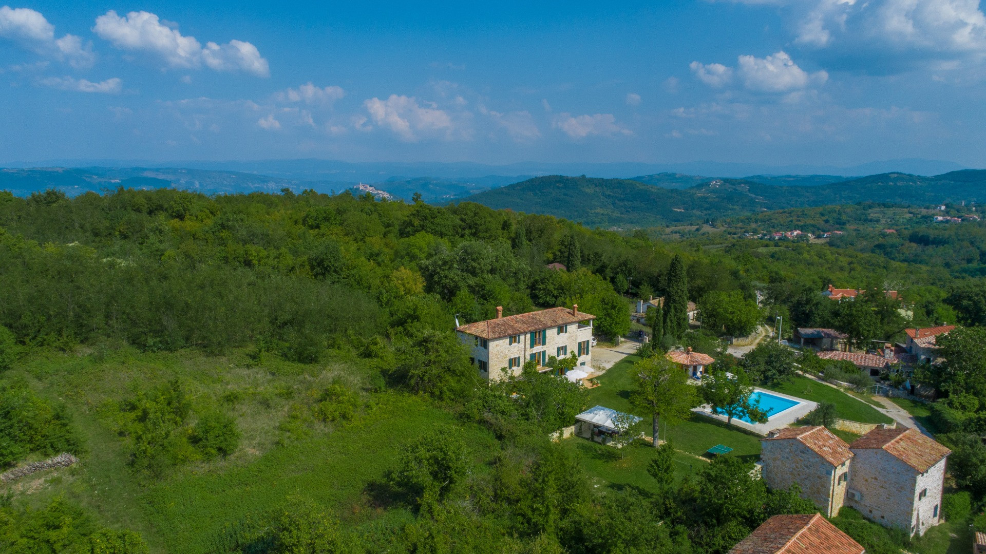 Luxus Villa aus Stein - mit großen Grundstück, privatem Pool und Panoramablick., Villa Moncitta - Luxusvilla aus Stein auf einem großen Grundstück mit privatem Pool Karojba