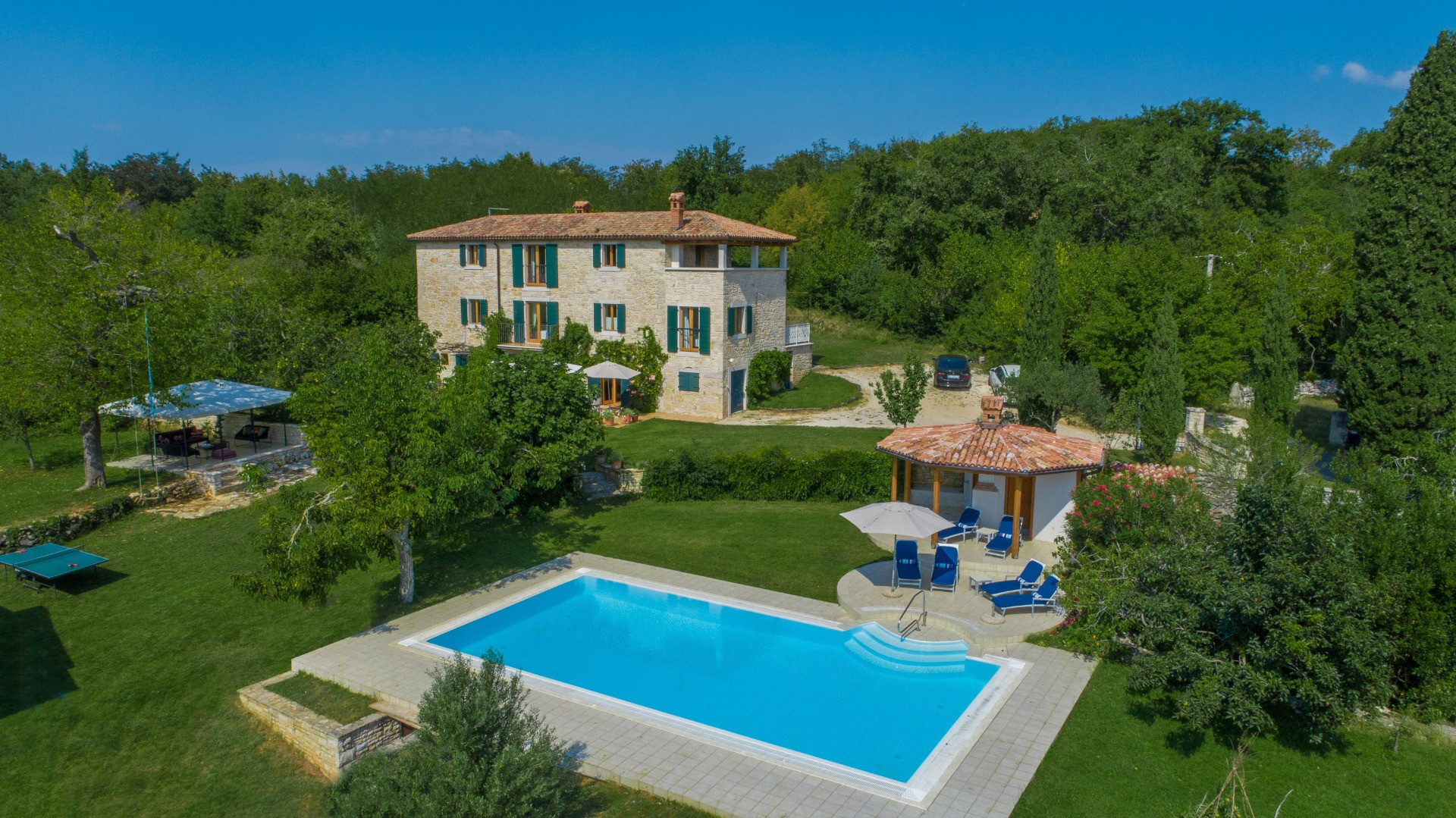 Luxus Villa aus Stein - mit großen Grundstück, privatem Pool und Panoramablick., Villa Moncitta - Luxusvilla aus Stein auf einem großen Grundstück mit privatem Pool Karojba